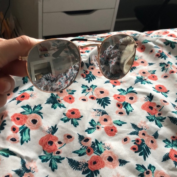 Sunglasses - Picture 3 of 3